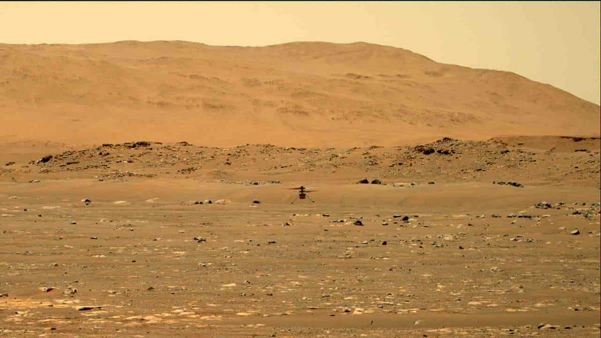 Ingenuity taking off and landing on Mars captured by Preserverance rover. Credit NASA. Posted by 360onhistory.com