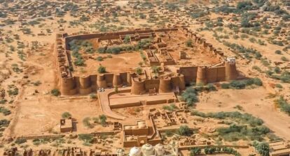 Derawar Fort is the best surviving example of the forts which used to guard desert caravan routes.